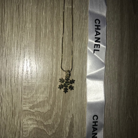 ❄️LAST ONE! Authentic Shiny CHANEL Snowflake Zipper-Pull❄️ - Picture 10 of 16